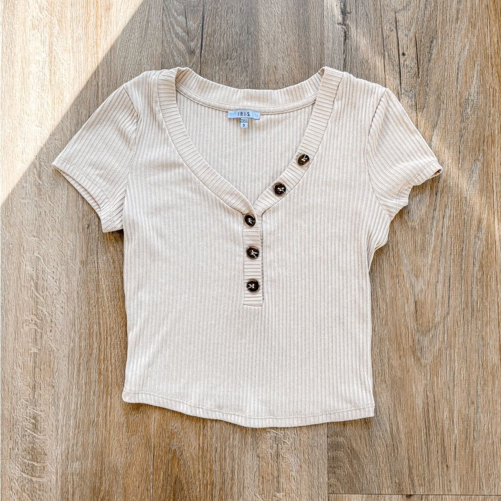 Iris Button Crop Tshirt Beige Size S